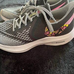 Womens Nike Zoom Winflo size 9.5
